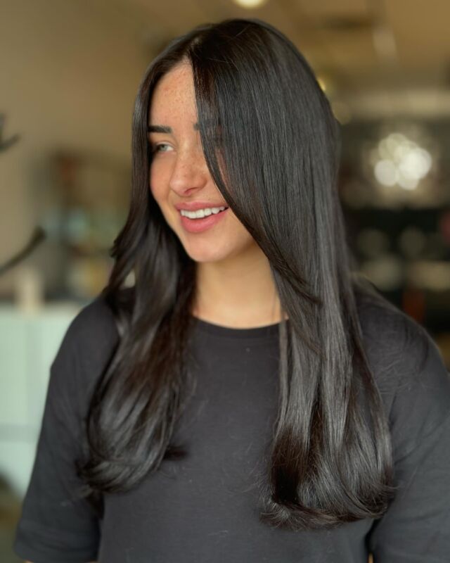 Rich & Silky ⭐️ 
Beautiful Colour & cut by @hairbymahas 
#schwarzkopfprosummer #schwarzkopf #schwarkopfpro #schwarkopfcanada #schwarzkopfcolor #schwarzkopfvibrance #igoraroyal #vibrance #brunettehairgoals #brunette #darkhair #blondhairgoals #hairgoals #blowout #blowdrystyle #ottawahair #ottawahairstylist #613hair #suite13hairdesign
