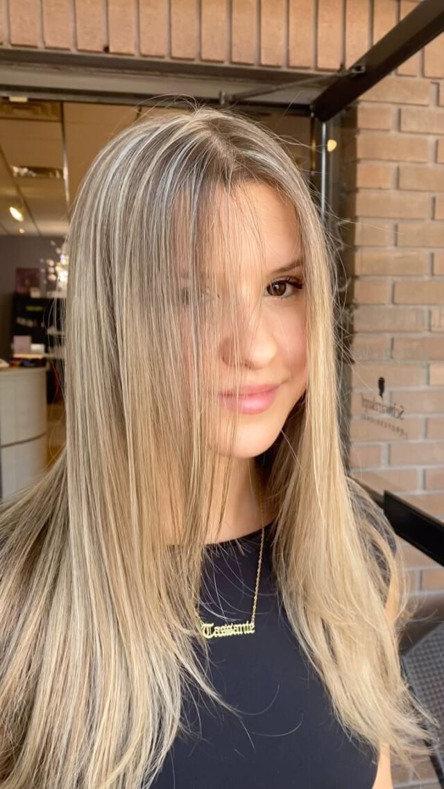 Happy Hair, Happy life! ✨
#schwarzkopf #schwarkopfpro #schwarkopfcanada #schwarzkopfcolor #schwarzkopfvibrance #igoraroyal #vibrance #highlights #highlightgoals #blonde #blondehair #hairgoals #blowout #blowdrystyle #ottawahair #ottawahairstylist #613hair #suite13hairdesign
